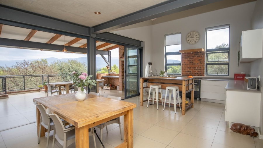 5 Bedroom Property for Sale in The Coves North West